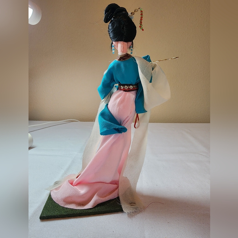 Japanese Geisha doll - Picture 5 of 16
